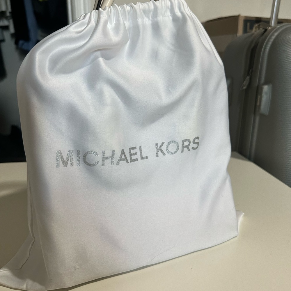 Michael Kors Lavender and Cream Satchel - Picture 2 of 6